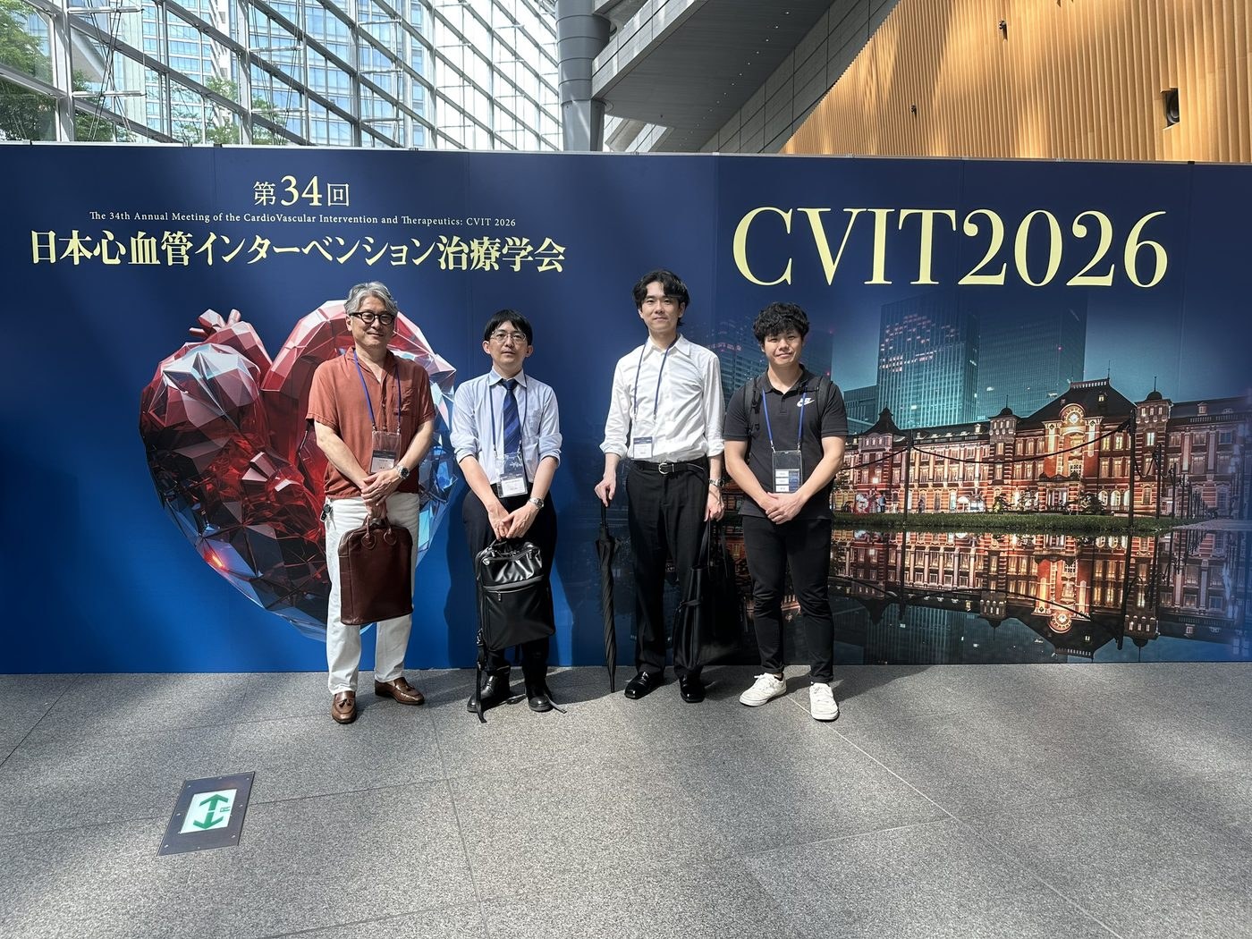 学会参加メンバーにて記念撮影